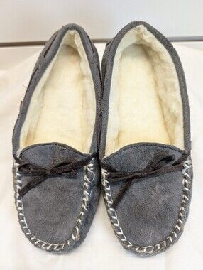 Apres by Lamo Moccasin Suede Slippers Size 6 NWOB